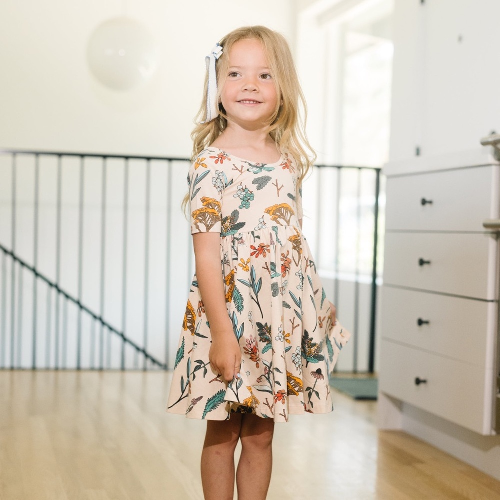 Alice + Ames Girls' Floral Cream Short-Sleeve Twirl Dress